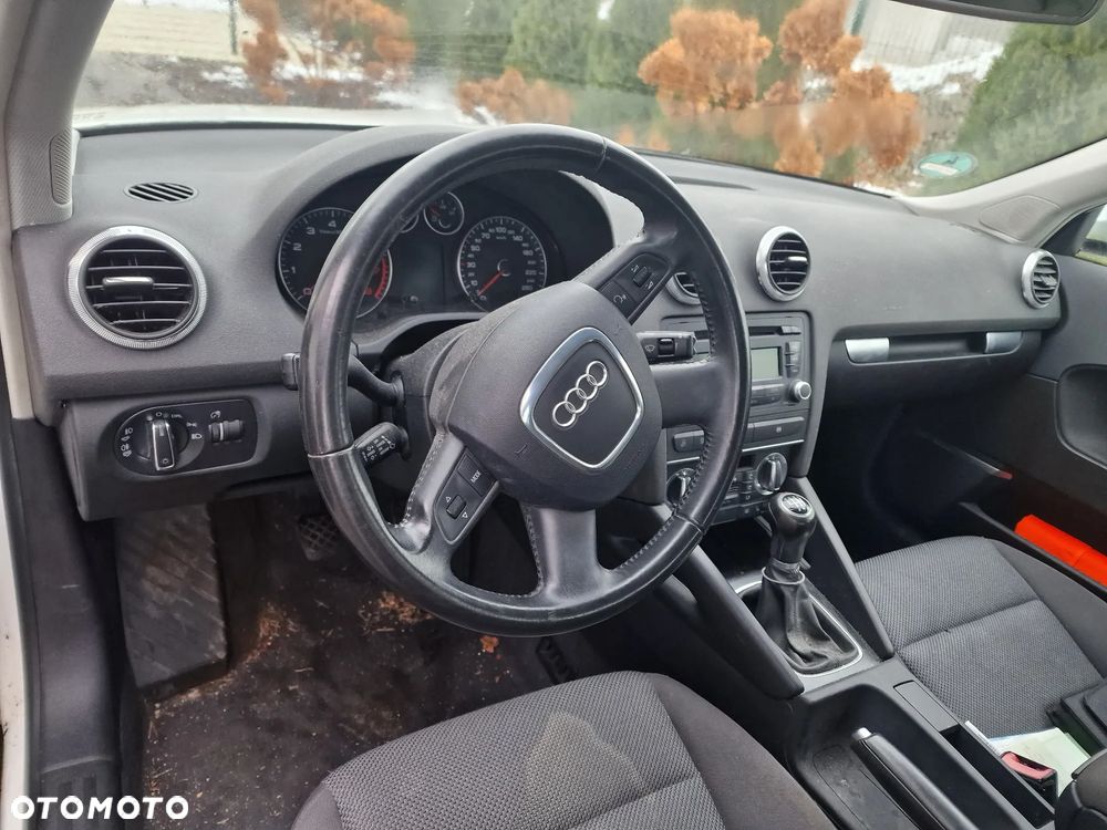Konsola  kokpit  audi  a3 8p  lift  oryginał - 1