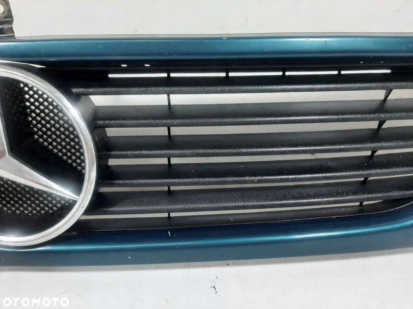 MERCEDES W638 V-KLASA 2.8 12V 98R ATRAPA GRILL 6388880023 - 6
