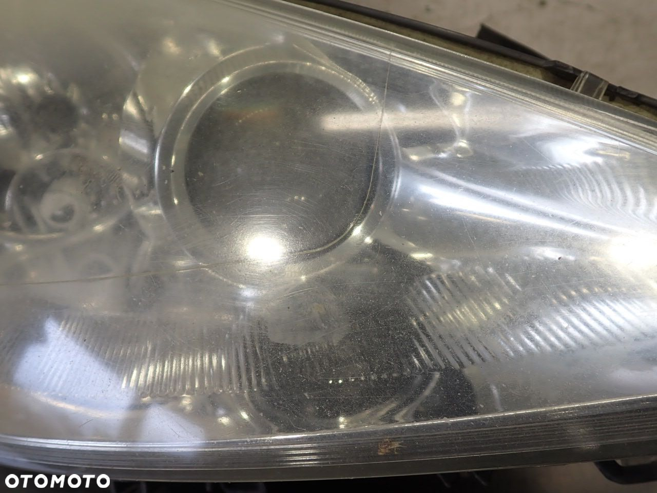 LAMPA PRAWA PRZEDNIA SOCZEWKA PEUGEOT 807 2.2 89006374 1494307080 - 2