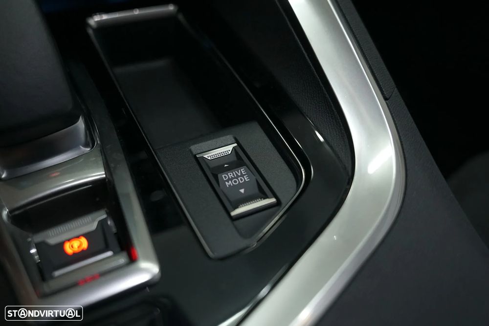 Peugeot 3008 1.6 Hybrid4 GT e-EAT8 - 27