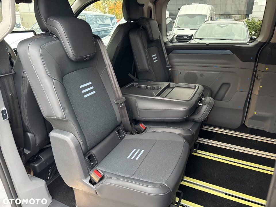 Ford Tourneo Custom - 39