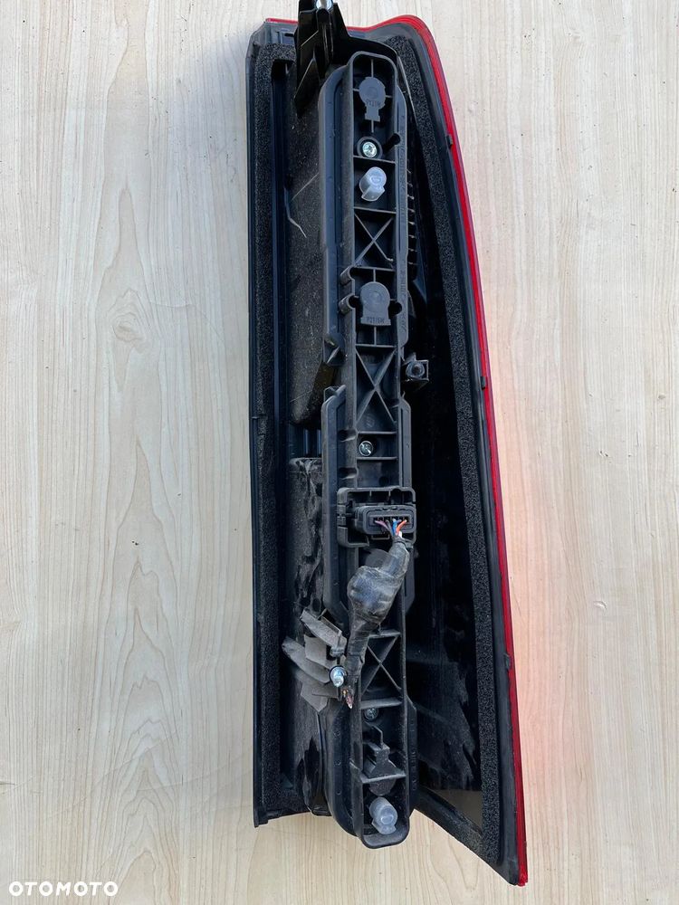 Lampa tylna lewa Hella Renault Master X6 - 3