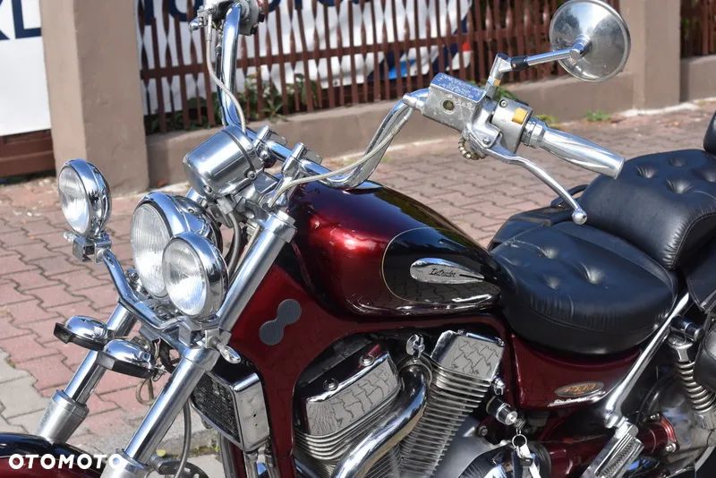 Suzuki Intruder - 23