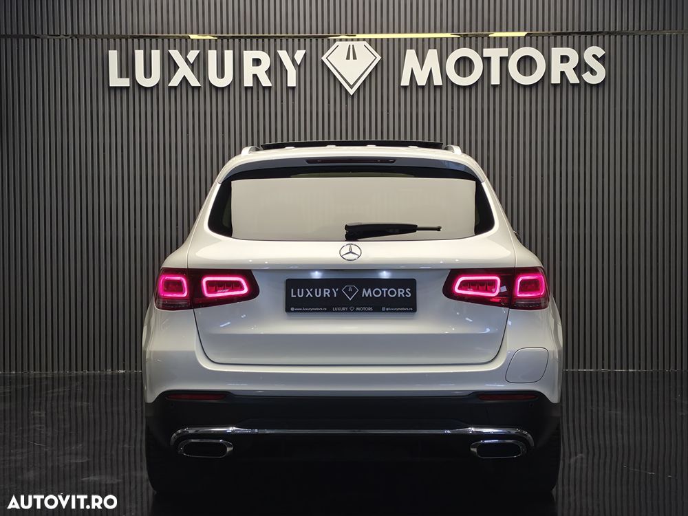 Mercedes-Benz GLC 300 e 4Matic 9G-TRONIC AMG Line Plus - 26