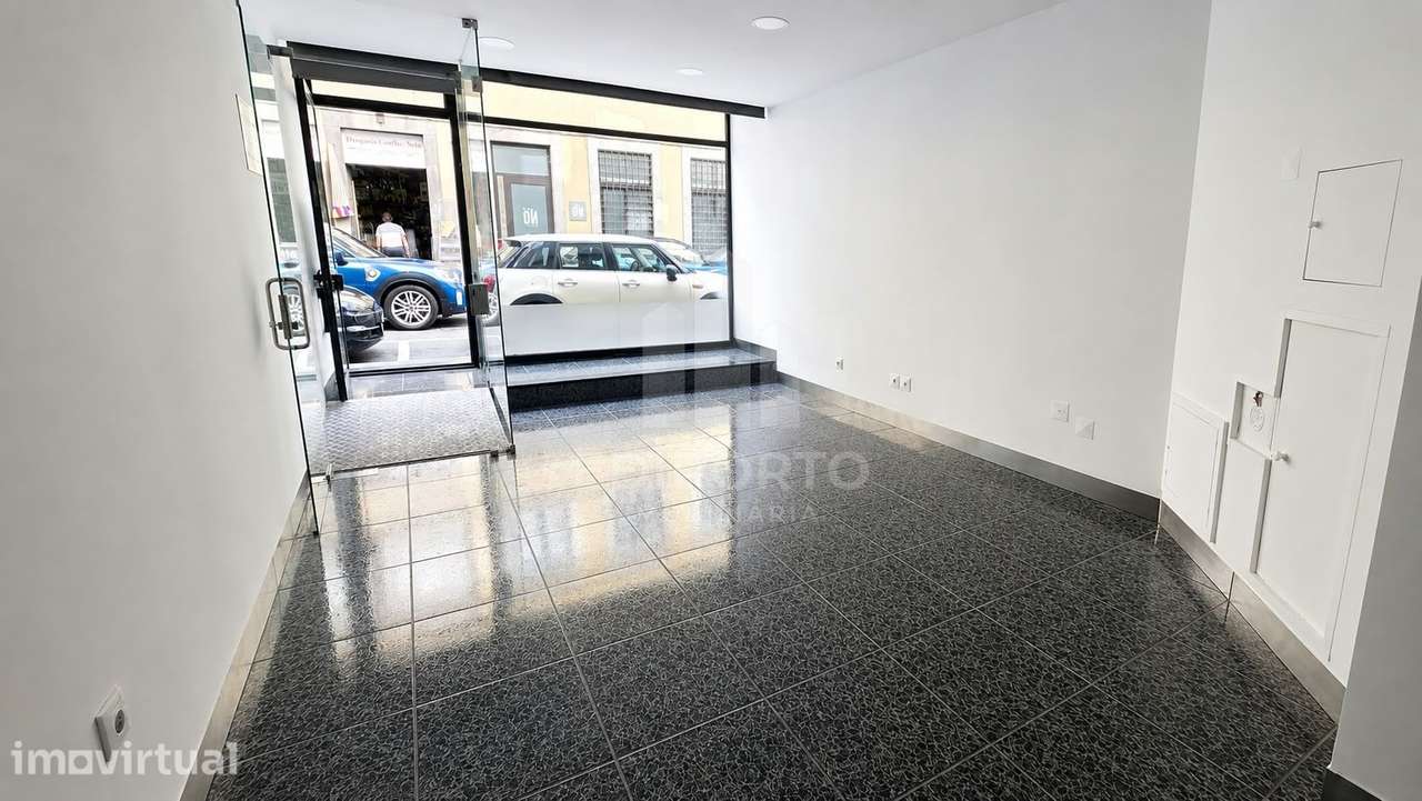 Arrendamento de Loja com 94m2,no Centro do Porto à de Rua Santa Catari - Grande imagem: 2/9