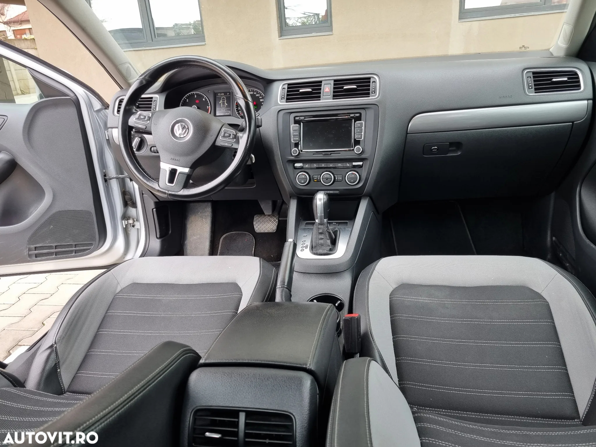 Volkswagen Jetta 2.0 TDI CR DPF DSG Highline - 4