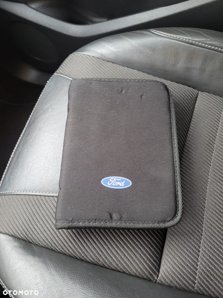 Ford Kuga 2.0 TDCi 2x4 Titanium - 29