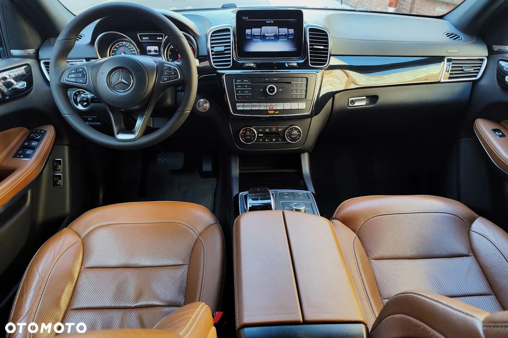Mercedes-Benz GLS - 13