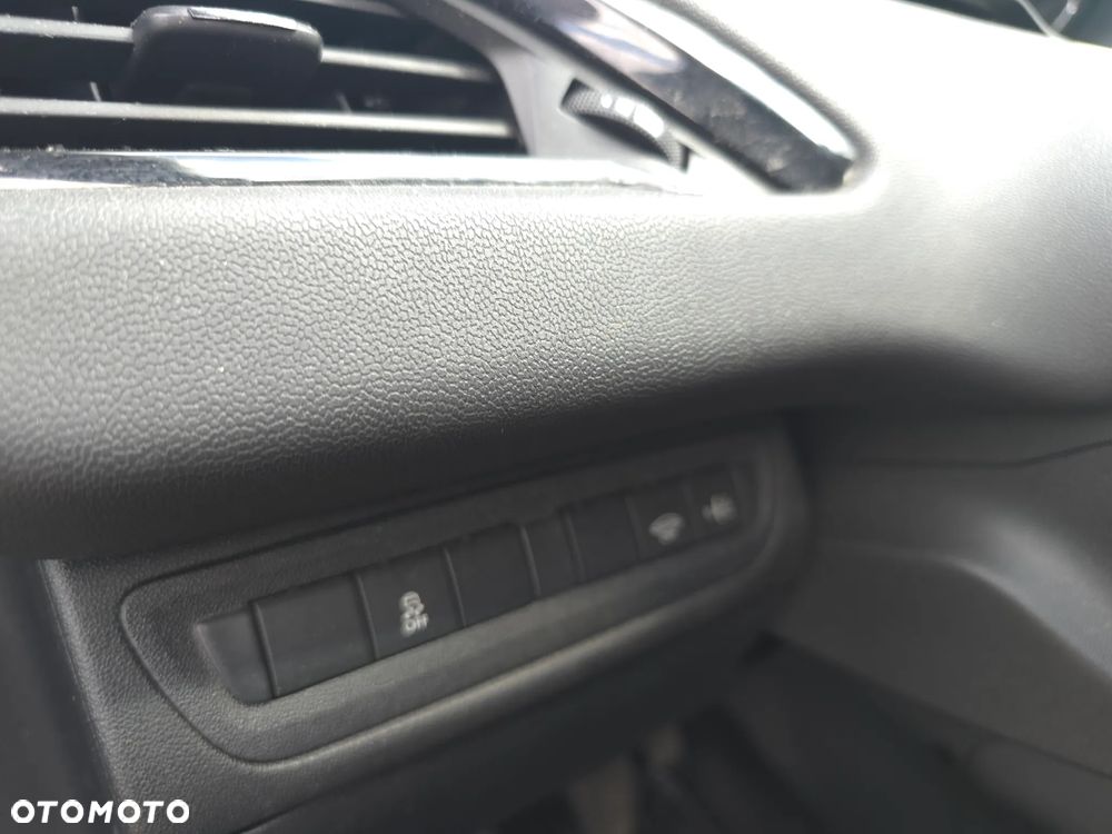 Peugeot 208 1.2 VTi Access - 20