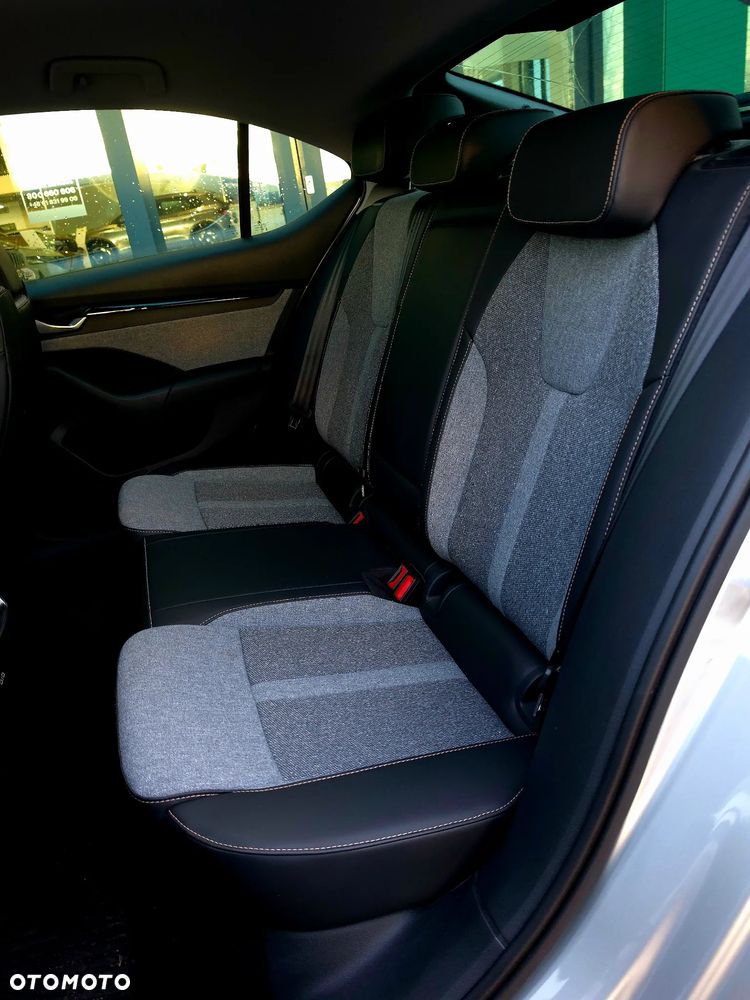 Skoda Octavia 1.5 TSI Selection - 11