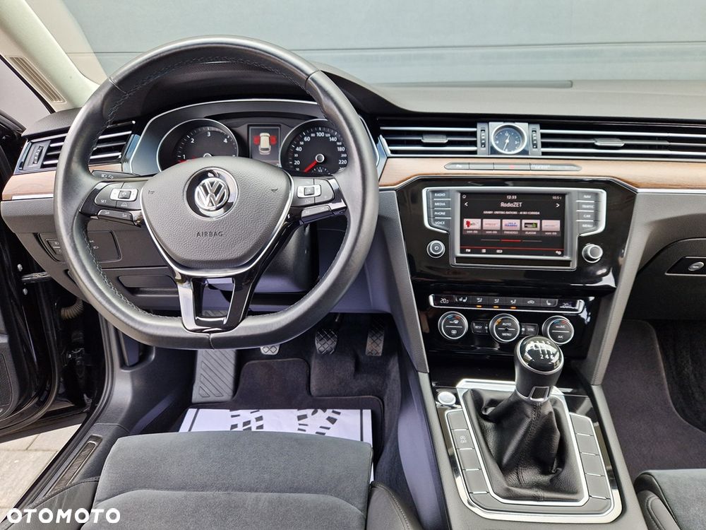 Volkswagen Passat 2.0 TDI (BlueMotion Technology) Highline - 17