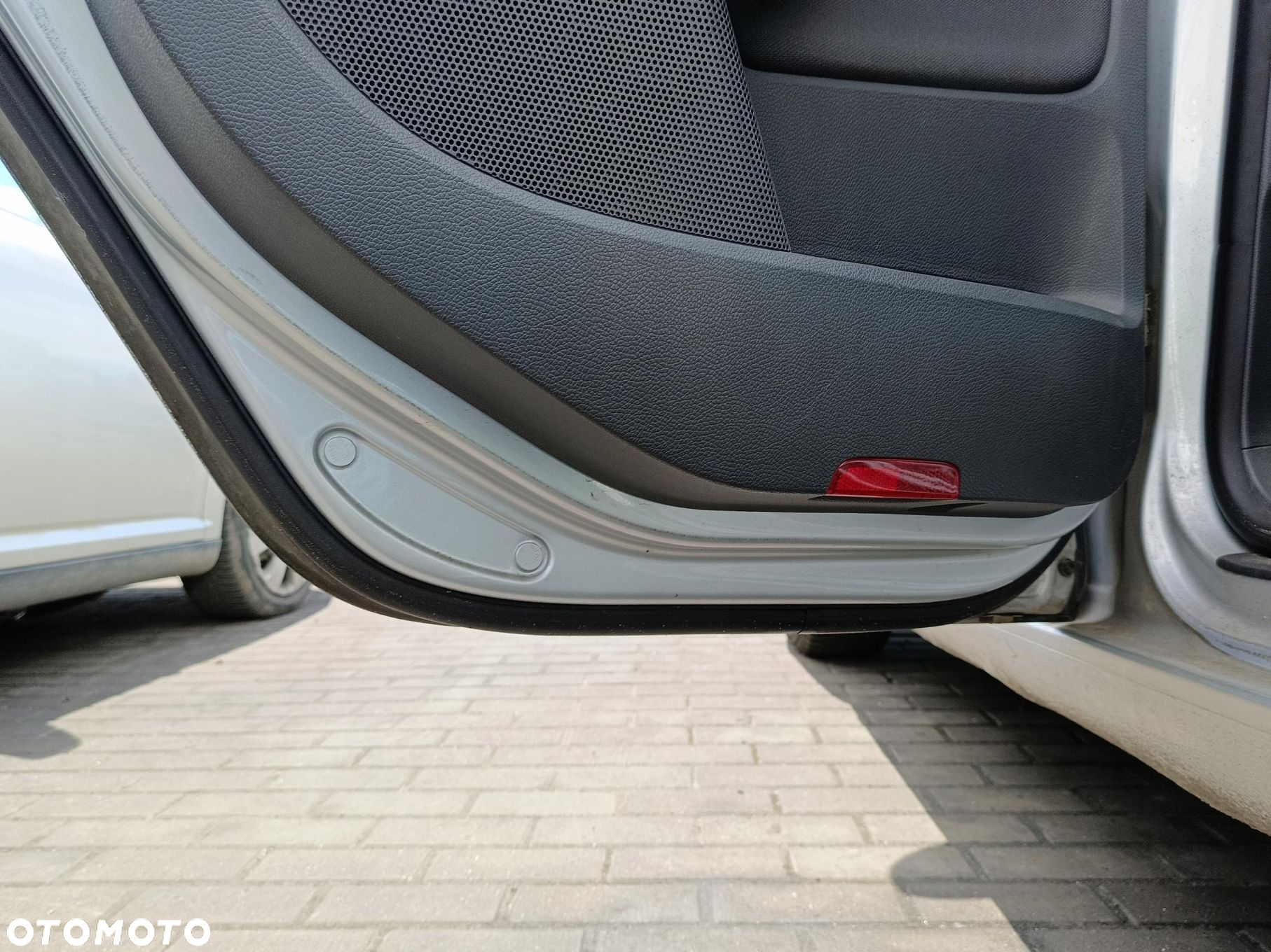 VW Golf V 5 03-09 DRZWI LEWE tylne tył kod lakieru LA7W - 4