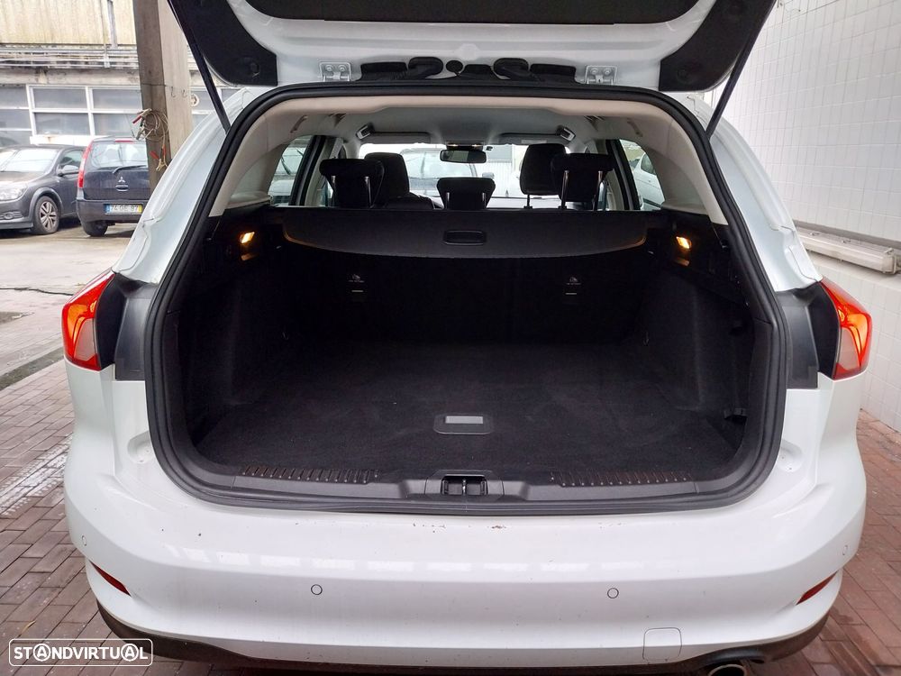 Ford Focus SW 1.5 TDCi EcoBlue Business - 10