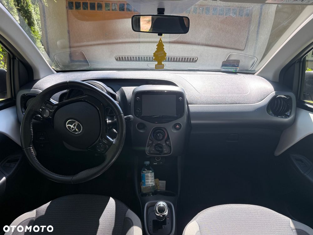 Toyota Aygo x.shift x-play connect - 5