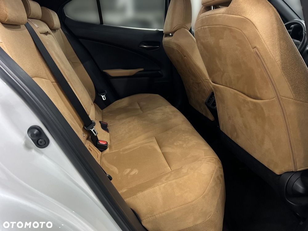 Lexus UX - 14