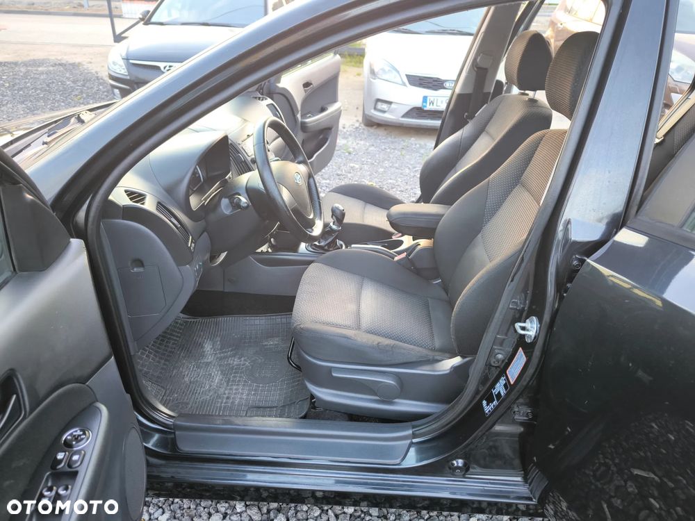 Hyundai i30 1.4 Base + EU5 - 13