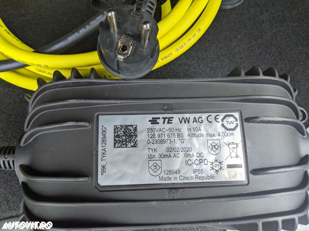 Volkswagen e-Golf - 32