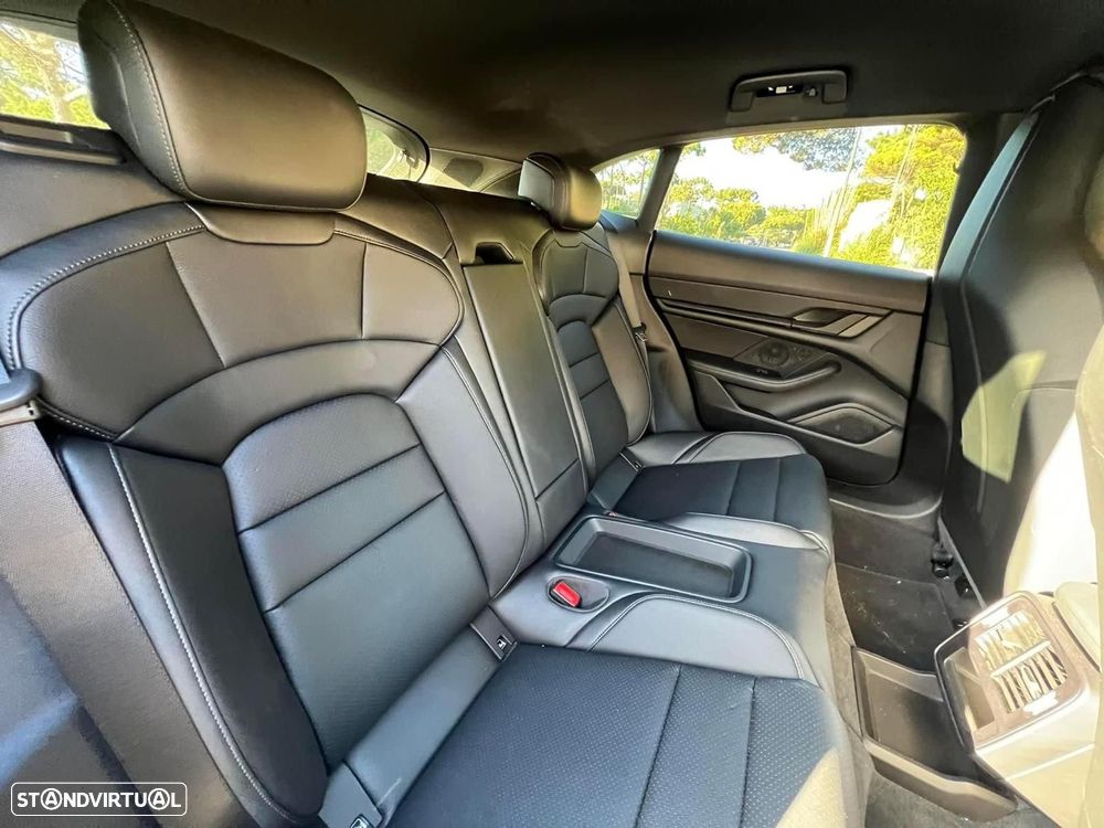 Porsche Taycan Cross Turismo 4 - 8