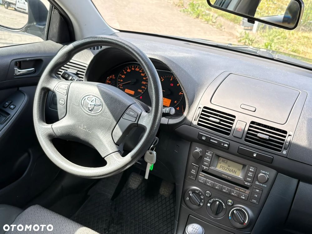 Toyota Avensis 2.0 D-4D - 14