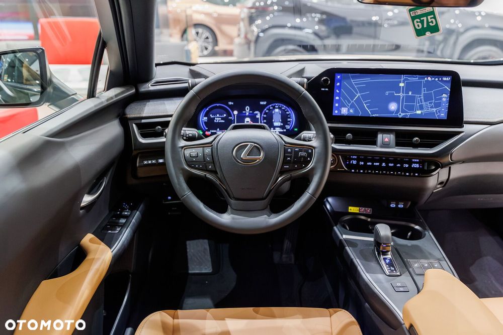 Lexus UX 300h F Sport Design - 25