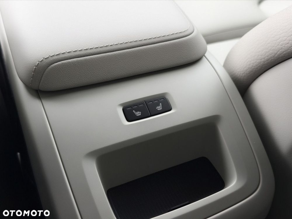 Volvo XC 60 B4 D Plus Dark - 16