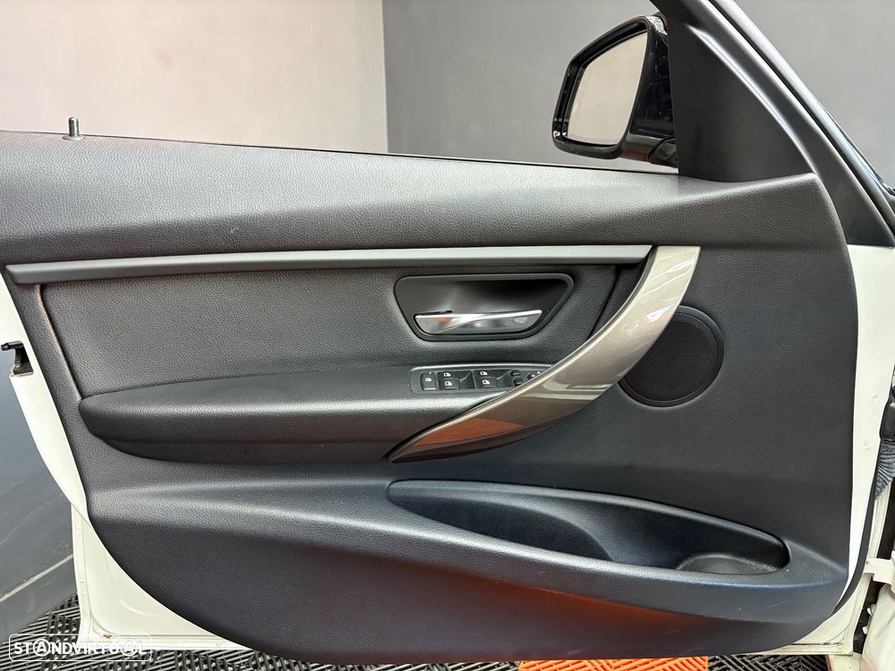 BMW 320 d Efficient Dynamic Edition Modern Line - 35