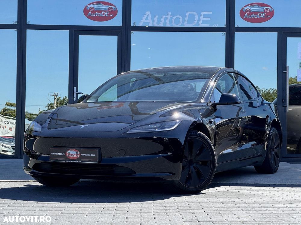 Tesla Model 3 - 1