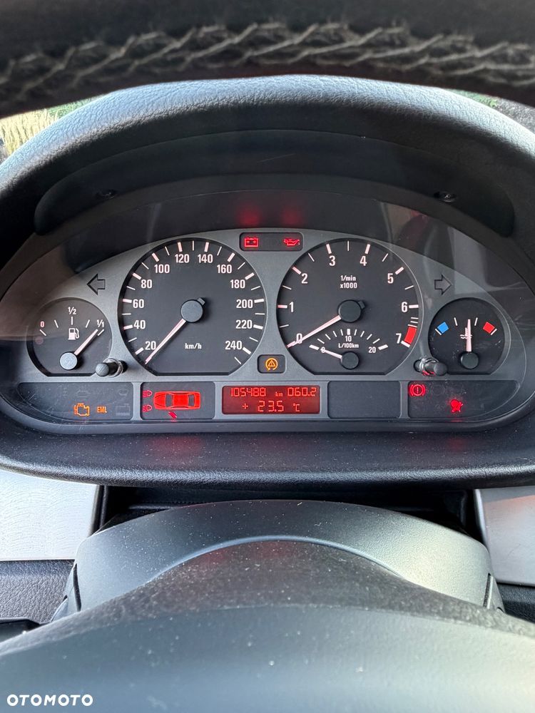 BMW Seria 3 318i - 24