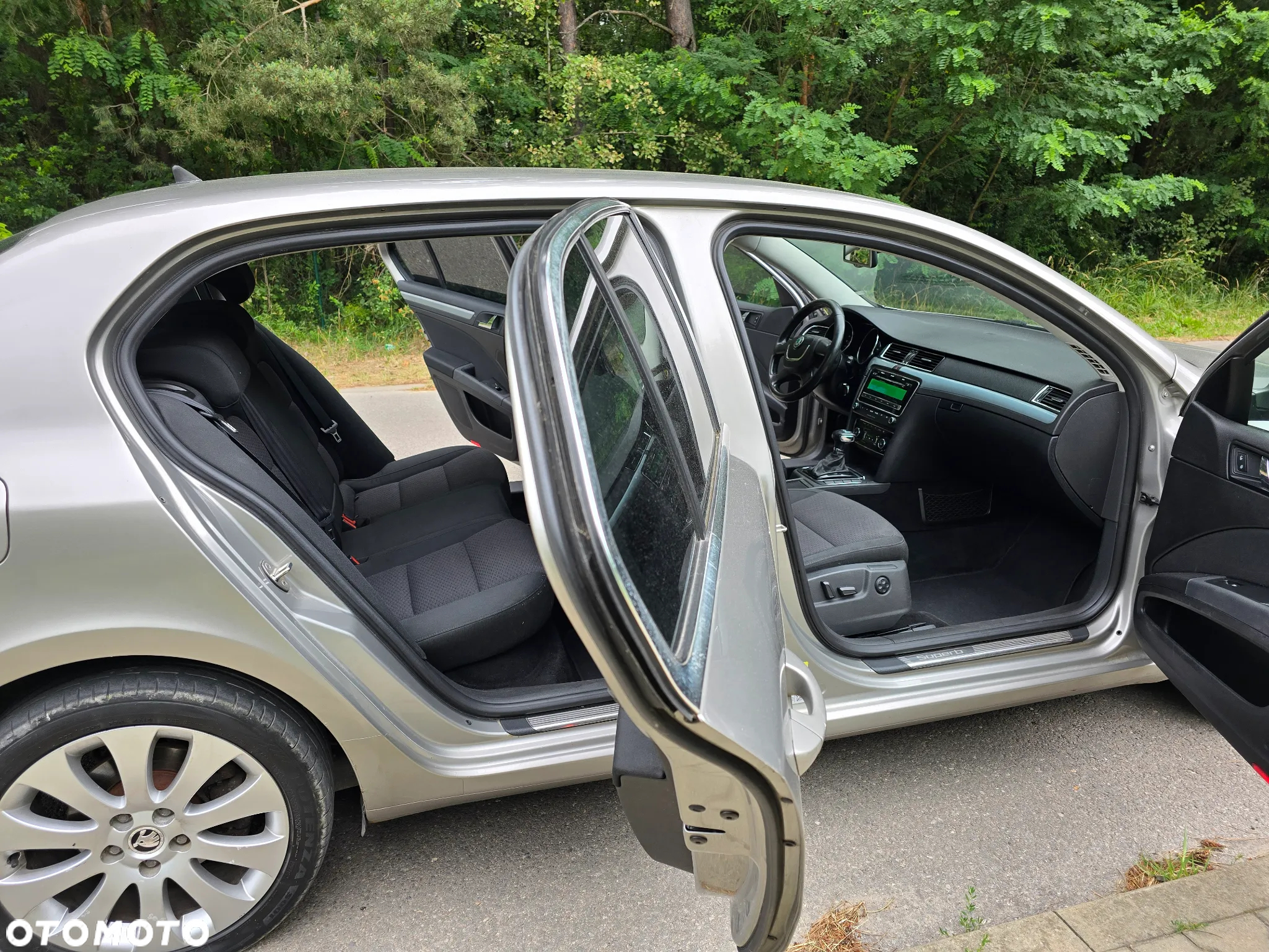 Skoda Superb 2.0 TDI Ambition DSG - 19