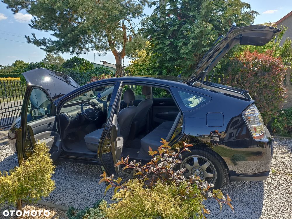 Toyota Prius (Hybrid) Executive - 15