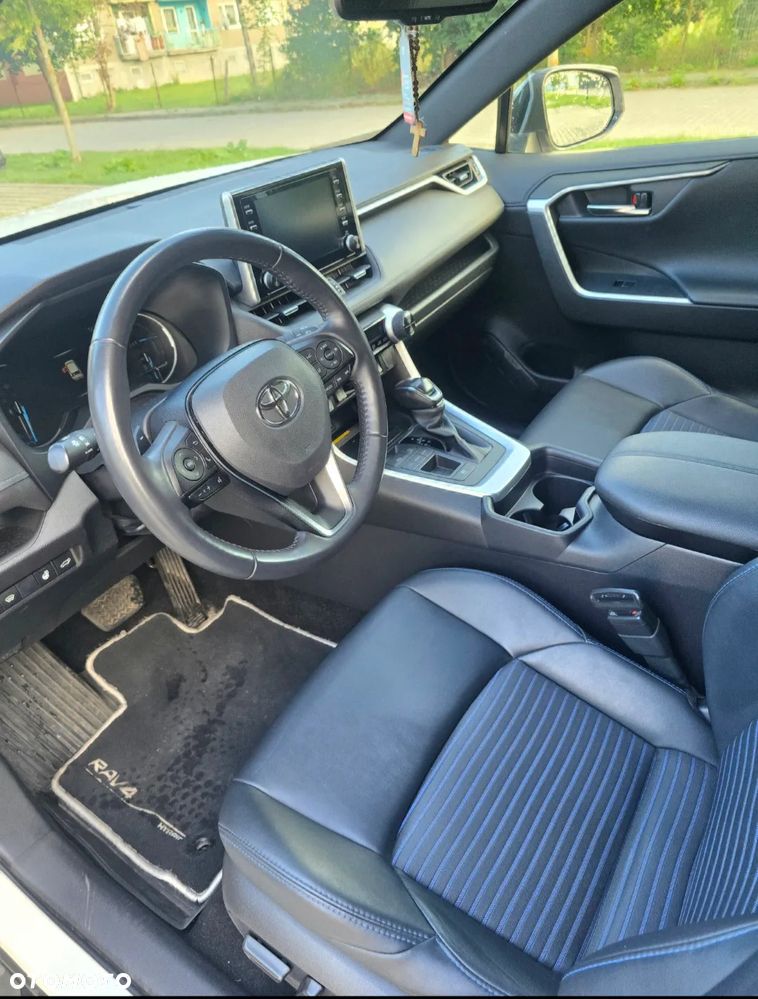 Toyota RAV4 - 8