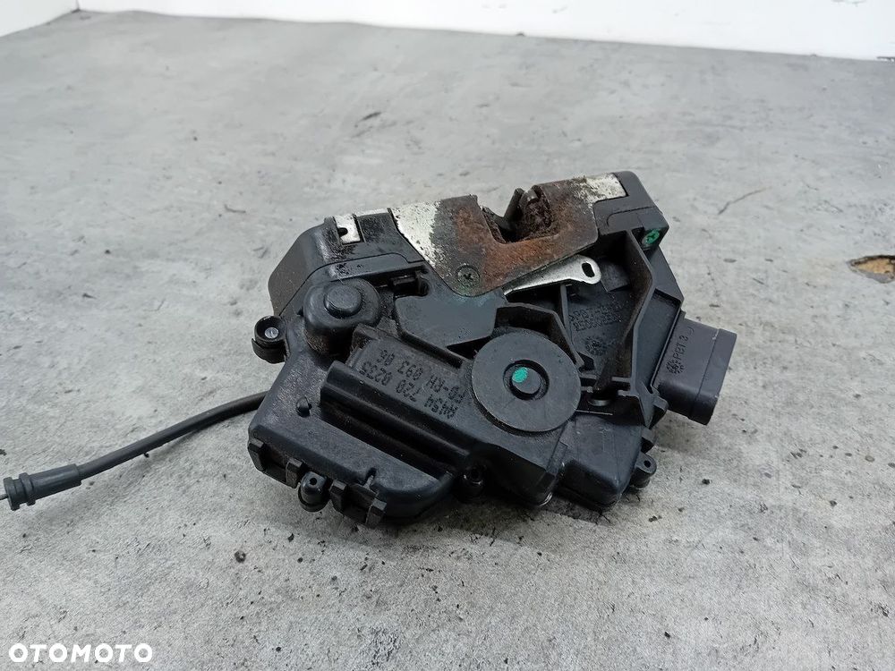 ZAMEK DRZWI PRAWY PRZÓD SMART FORFOUR I A4547200235 25002758 - 2