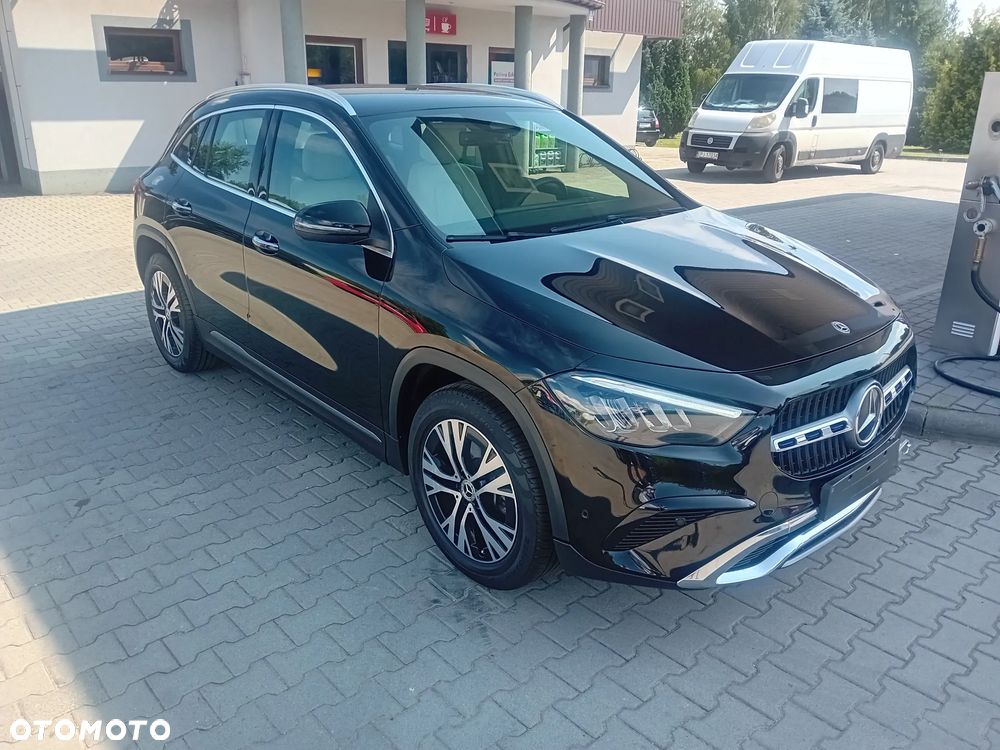 Mercedes-Benz GLA - 4