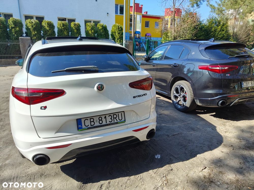 Alfa Romeo Stelvio 2.0 Turbo 16V AT8-Q4 Veloce Ti - 4