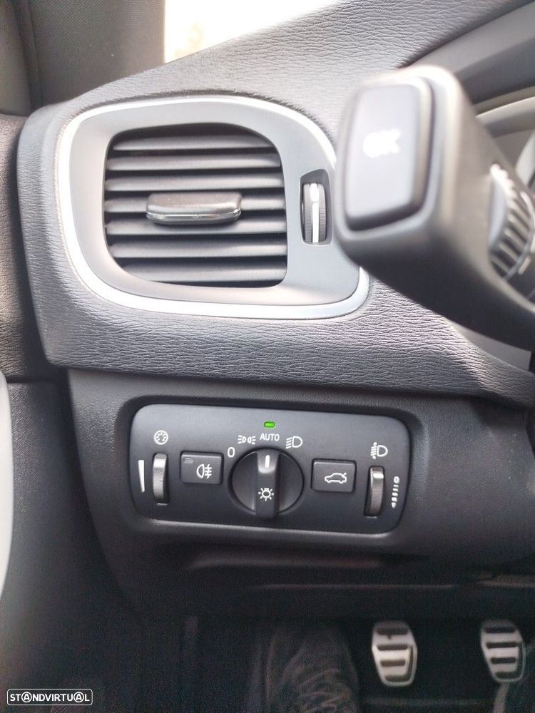 Volvo V40 2.0 D4 R-Design - 34