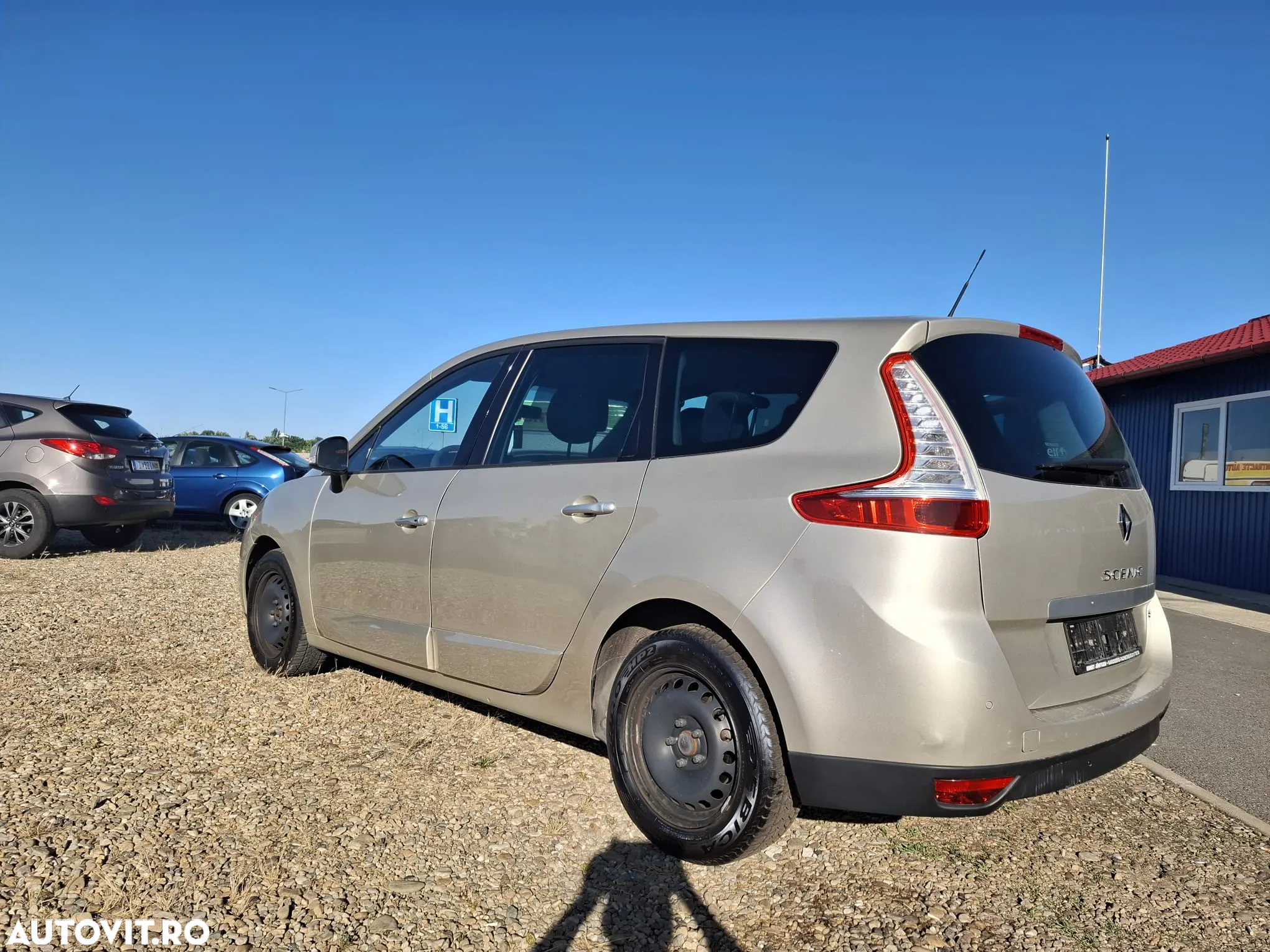 Renault Grand Scenic 1.9 dCi FAP Dynamique - 3