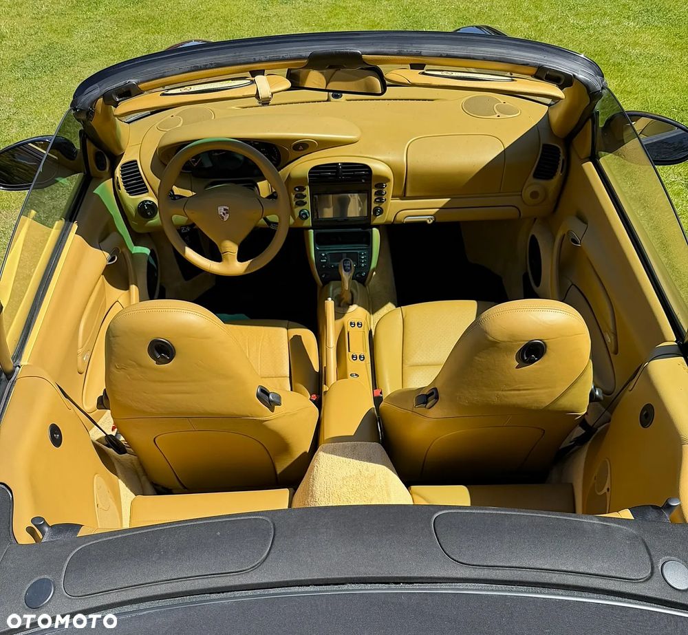 Porsche 911 Carrera - 21