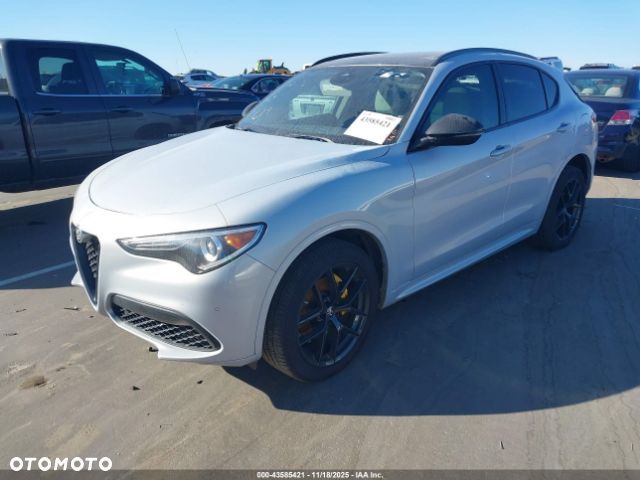 Alfa Romeo Stelvio - 2