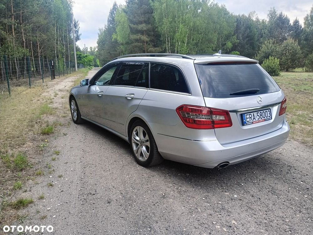 Mercedes-Benz Klasa E 200 BlueEFFICIENCY 7G-TRONIC Elegance - 12