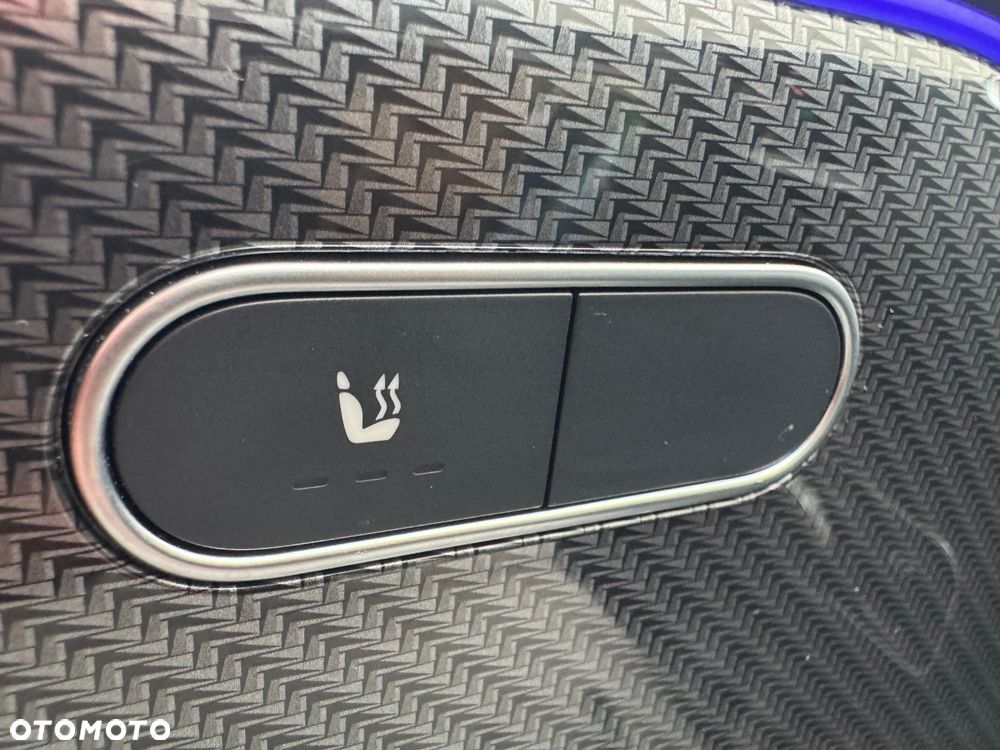 Mercedes-Benz GLA - 24