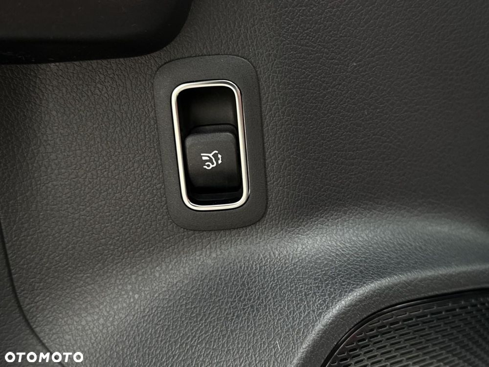 Mercedes-Benz GLA - 19