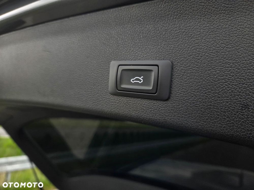 Audi A4 Avant 2.0 TDI DPF clean diesel multitronic S line Sportpaket - 10