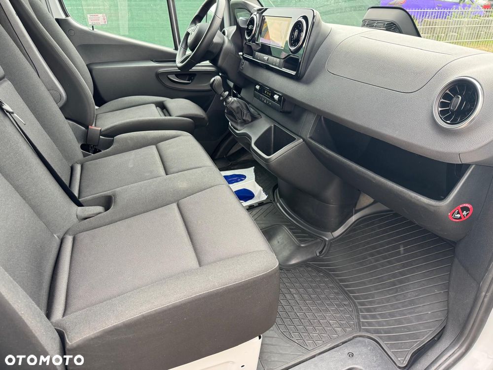 Mercedes-Benz Sprinter - 12