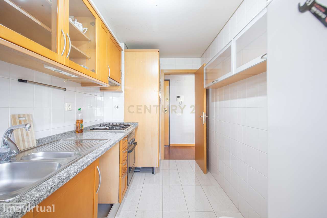 Apartamento T1 com Garagem no Parque Nações - Grande imagem: 2/27