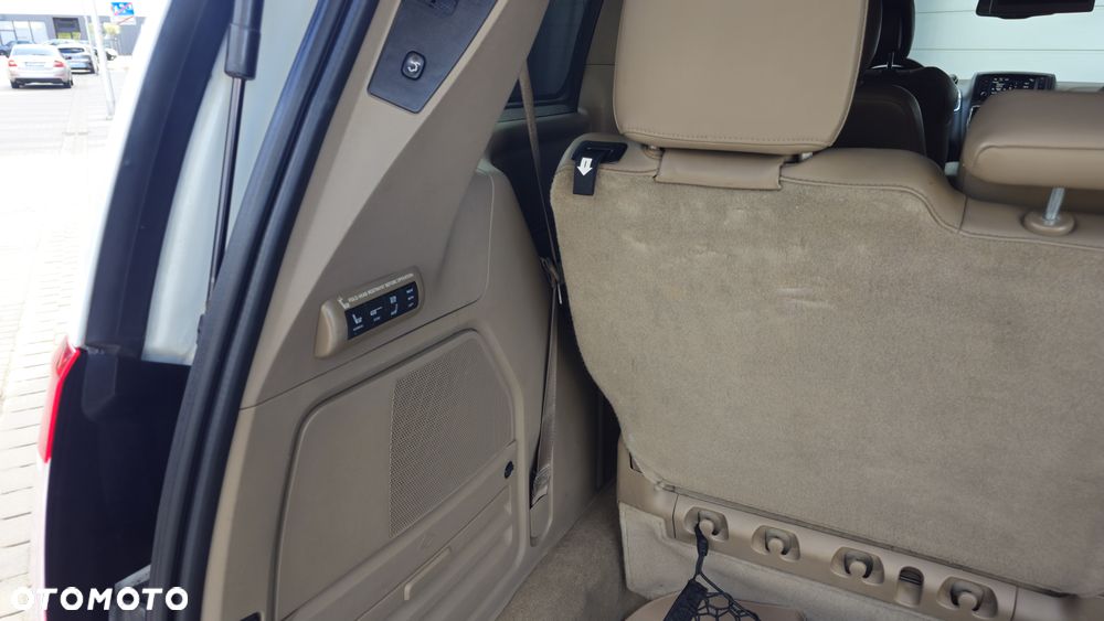 Chrysler Town & Country 3.6 Limited - 10