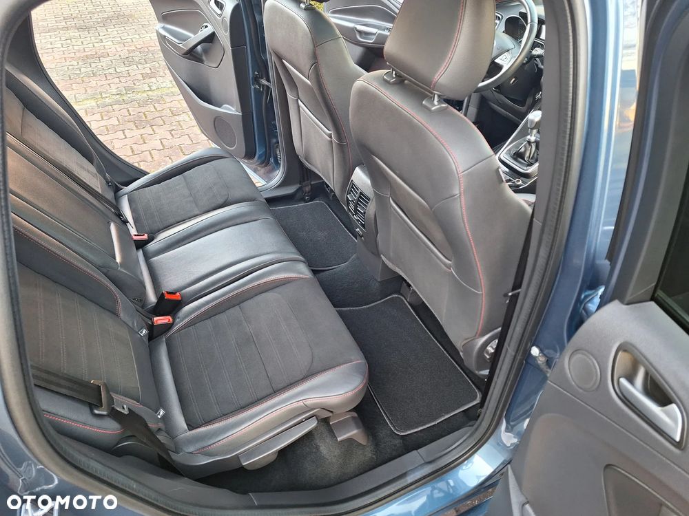 Ford Kuga 1.5 EcoBoost 2x4 ST-Line - 12