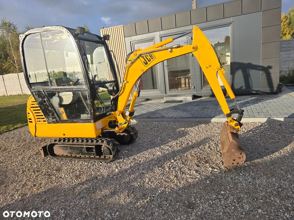 JCB - 8