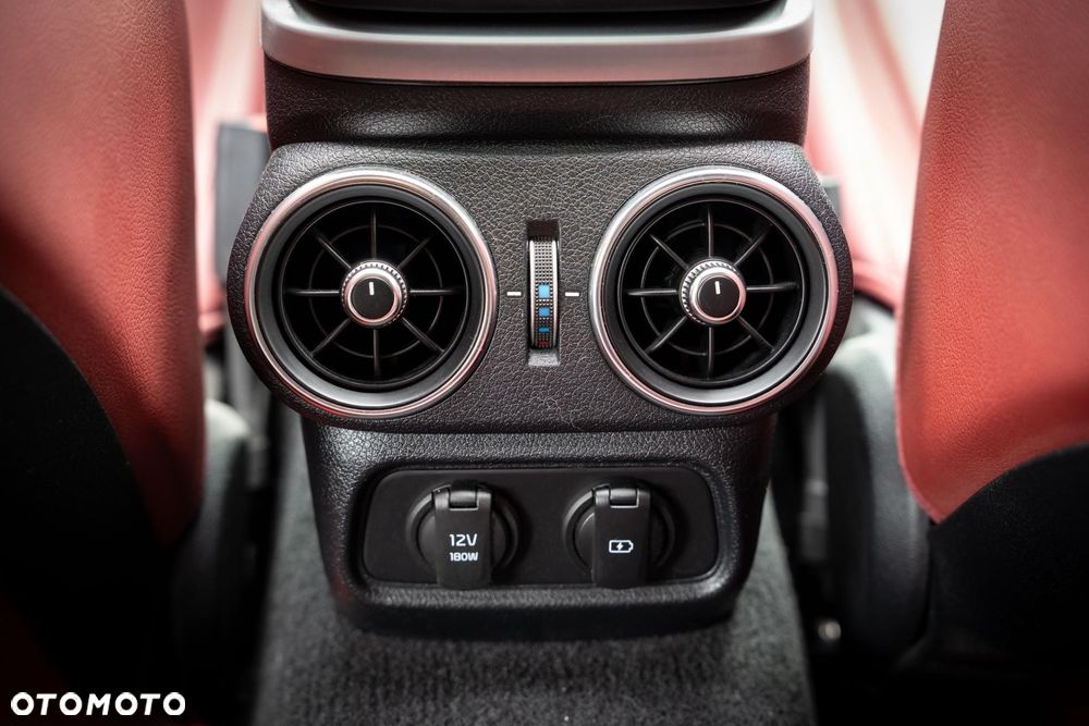 Kia Stinger - 22