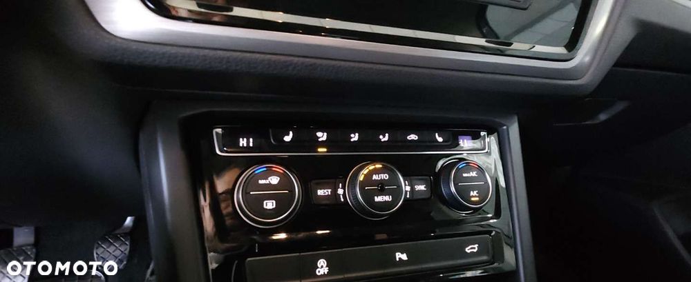 Volkswagen Touran - 36