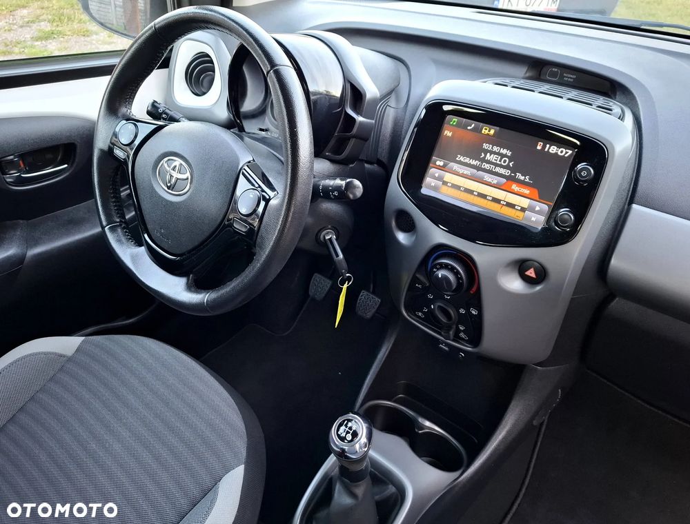 Toyota Aygo x-play connect - 25